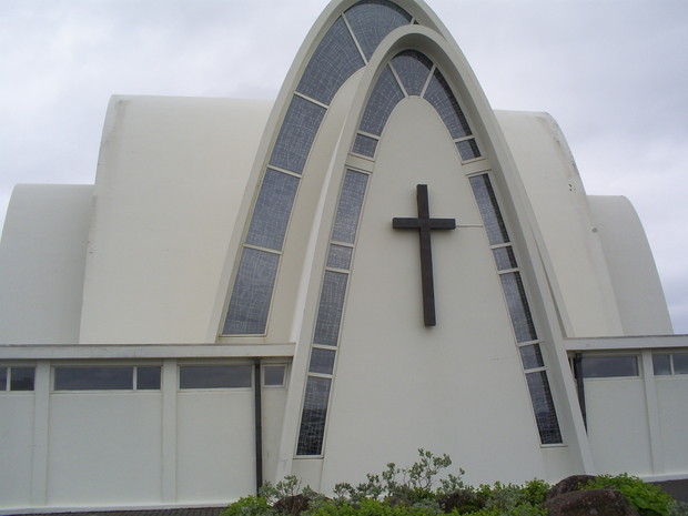 kyrka-med-annan-arkitektur-island-732133